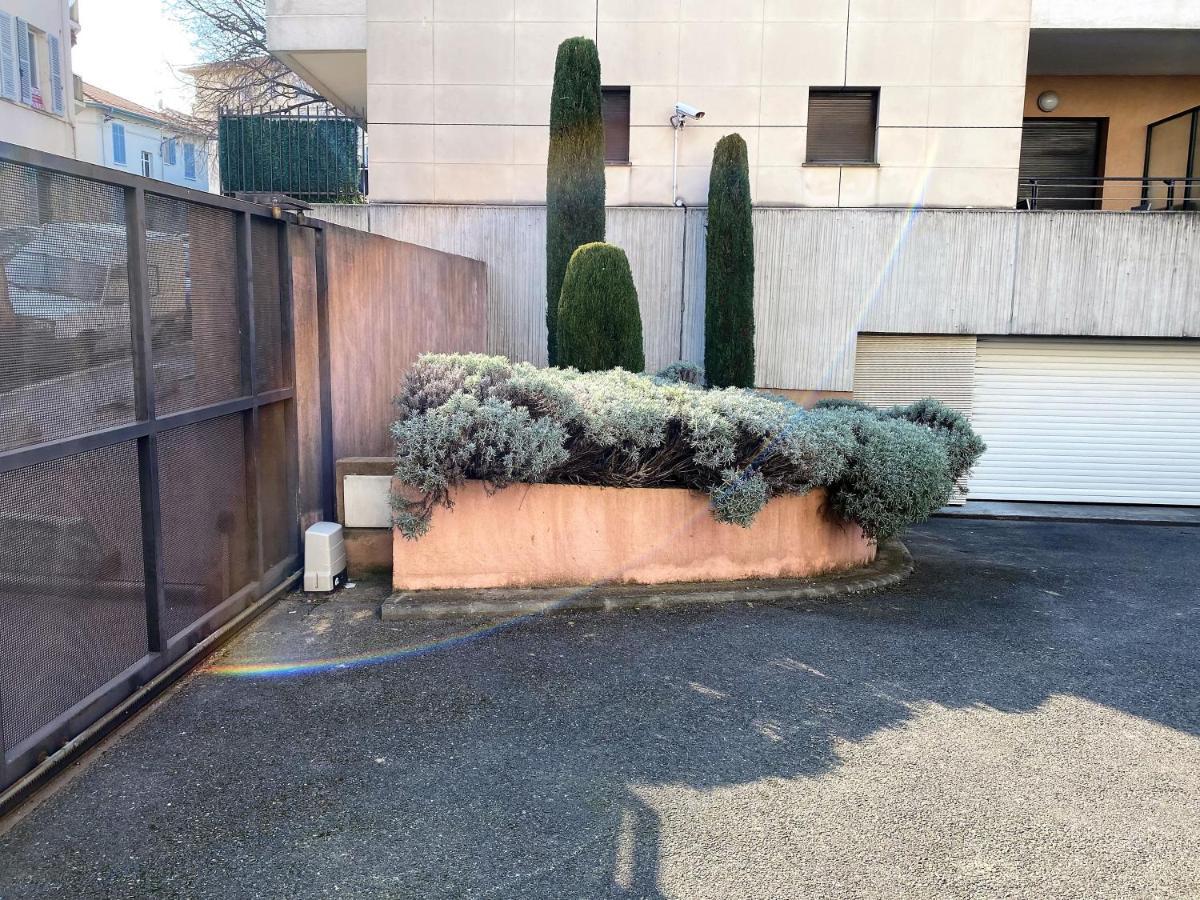 T2 proche de la gare, à 10 minutes à pieds de la Croisette, piscine&parking dans résidence de haut standing Cannes Exterior foto